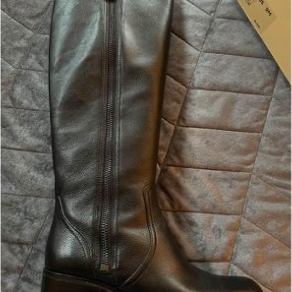 Michael Kors Black Boots - New - size 9 - Picture 2 of 3